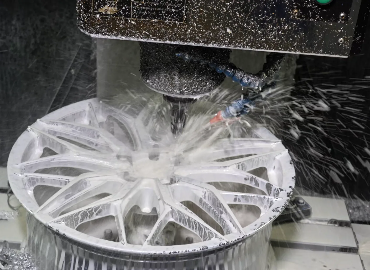 RAYONE CNC machining process for lightweight alloy wheels